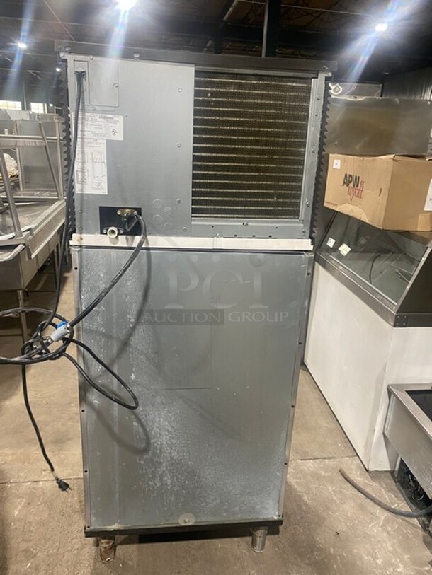 Manitowoc IY0504A-161 Stainless Steel Commercial Ice Machine Head on Manitowoc B570 Commercial Ice Bin! With Stainless Steel Multipurpose Utility Scoop/Ice Scoop! Working When Removed! 115V 1PH - Image 3 of 12