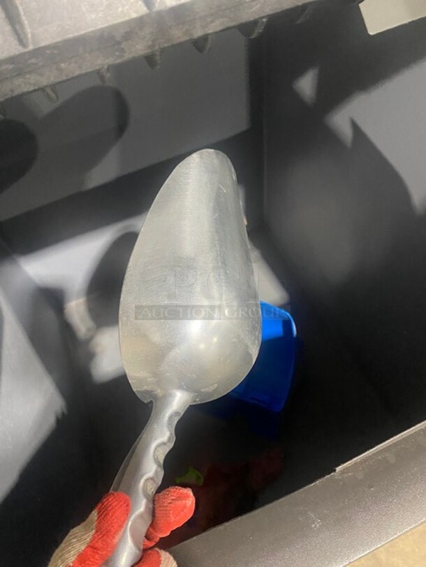 Manitowoc IY0504A-161 Stainless Steel Commercial Ice Machine Head on Manitowoc B570 Commercial Ice Bin! With Stainless Steel Multipurpose Utility Scoop/Ice Scoop! Working When Removed! 115V 1PH - Image 6 of 12