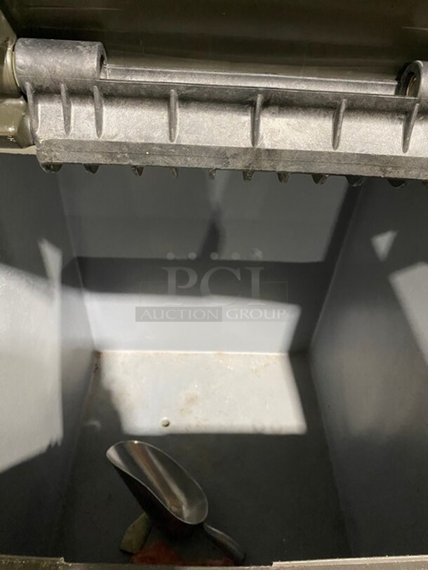 Manitowoc IY0504A-161 Stainless Steel Commercial Ice Machine Head on Manitowoc B570 Commercial Ice Bin! With Stainless Steel Multipurpose Utility Scoop/Ice Scoop! Working When Removed! 115V 1PH - Image 7 of 12
