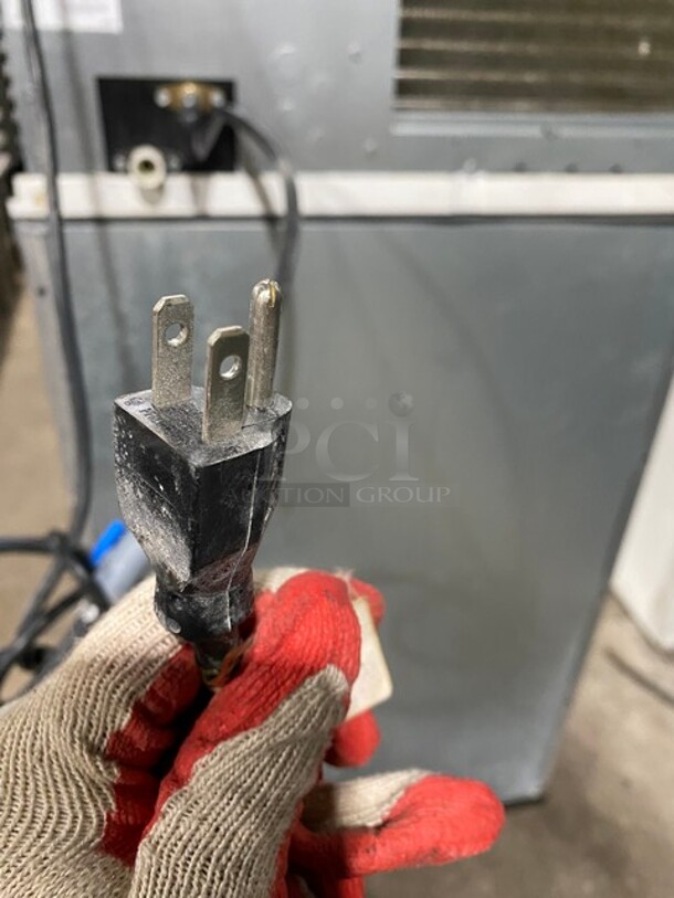 Manitowoc IY0504A-161 Stainless Steel Commercial Ice Machine Head on Manitowoc B570 Commercial Ice Bin! With Stainless Steel Multipurpose Utility Scoop/Ice Scoop! Working When Removed! 115V 1PH - Image 11 of 12