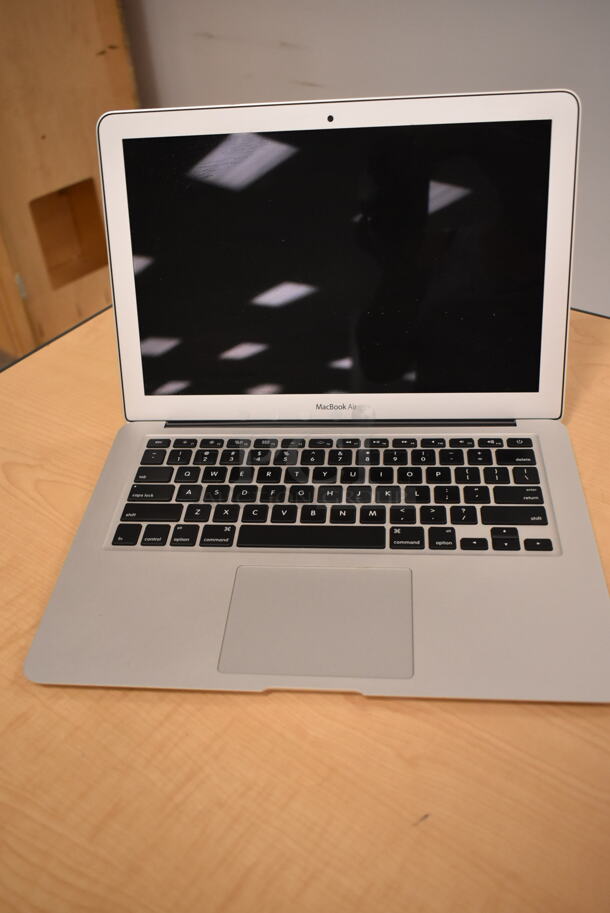Apple A1466 13" Mac Book Air Laptop. (front room) - Image 2 of 6