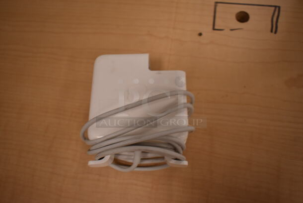 Apple A1466 13" Mac Book Air Laptop. (front room) - Image 3 of 6