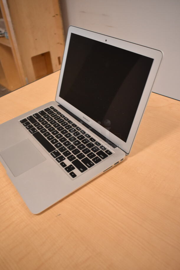 Apple A1466 13" Mac Book Air Laptop. (front room) - Image 4 of 6