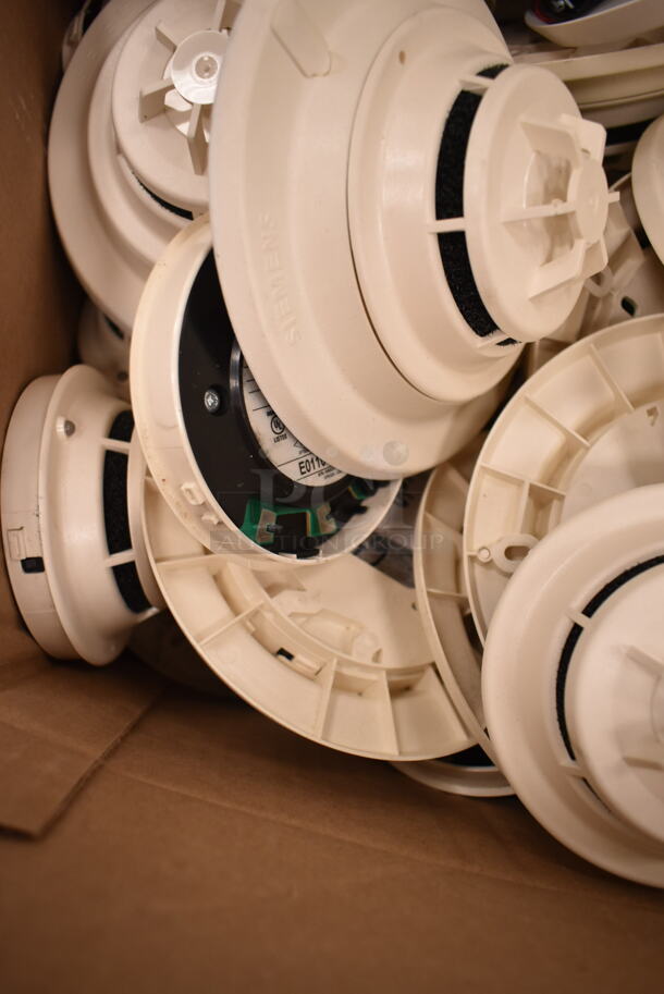 ALL ONE MONEY! Lot of Approximately 50 Pieces to Fire Alarms / Strobes / Speakers. (front room) - Image 4 of 5