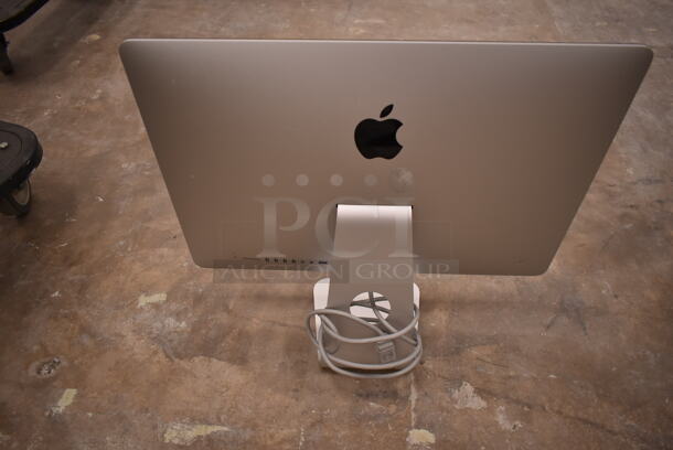 2 Apple A1418 21.5" iMac Desktop All In One Computer. 100-240 Volts, 1 Phase. 2 Times Your Bid! (front room) - Image 4 of 9