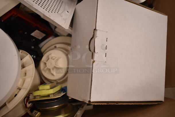 ALL ONE MONEY! Lot of Approximately 50 Pieces to Fire Alarms / Strobes / Speakers. (front room) - Image 5 of 9