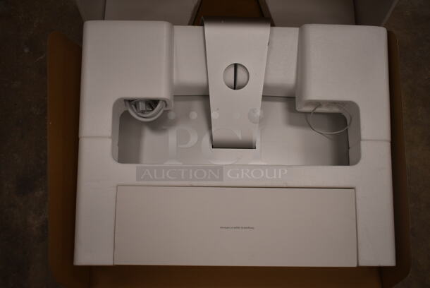2 Apple A1418 21.5"  iMac Desktop All In One Computer w/ Keyboard. 100-240 Volts, 1 Phase. 2 Times Your Bid! (front room) - Image 7 of 9