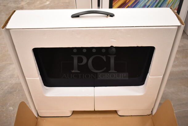Apple A1418 21.5"  iMac Desktop All In One Computer w/ Keyboard. 100-240 Volts, 1 Phase. (front room) - Image 2 of 5
