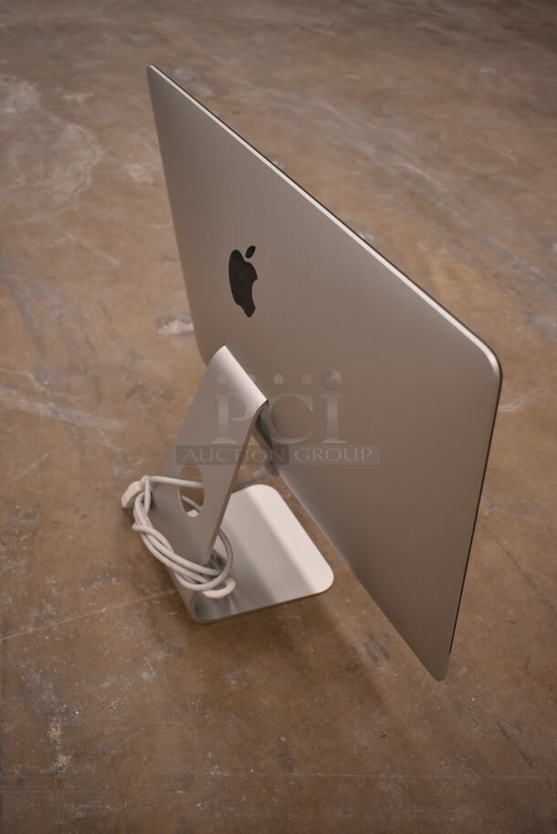Apple A1418 27" iMac Desktop All In One Computer. 100-240 Volts, 1 Phase. (front room) - Image 6 of 8