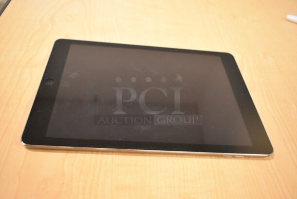 3 Apple A1474 iPad. 3 Times Your Bid! (front room) - Image 2 of 10