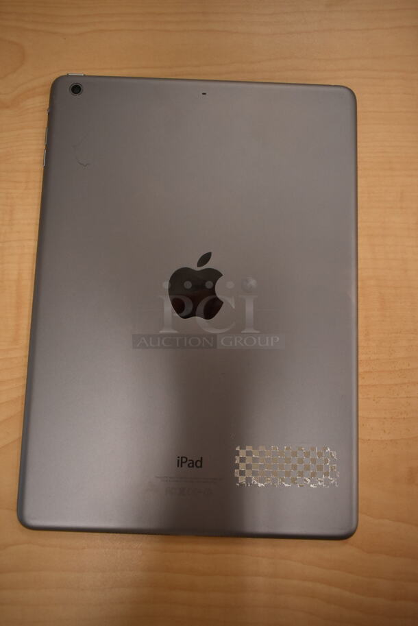 3 Apple A1474 iPad. 3 Times Your Bid! (front room) - Image 6 of 10