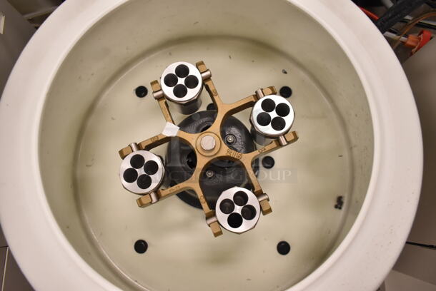 Fisher Scientific 225 Metal Countertop Centrific Centrifuge. 115` Volts, 1 Phase. (front room) - Image 4 of 5