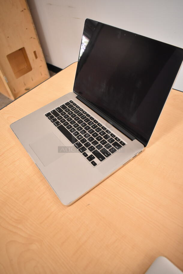 2 Apple A1398 15" MacBook Pro Laptops. 2 Times Your Bid! (front room) - Image 3 of 11