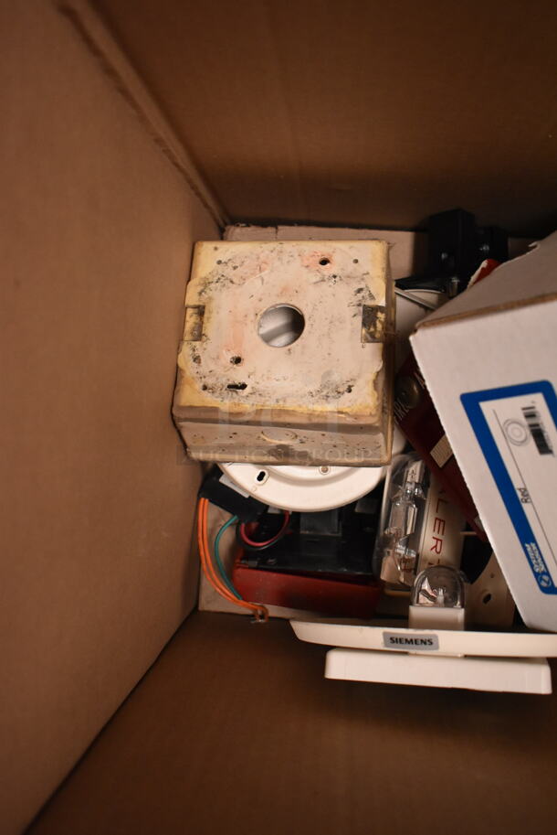 ALL ONE MONEY! Lot of 25 Various Items Including System Sensor Ceiling Strobe, Fire Alarm Pull Down Handle and Speaker Boxes. (front room) - Image 2 of 5