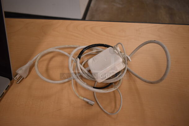 2 Apple A1398 15" MacBook Pro Laptops. 2 Times Your Bid! (front room) - Image 4 of 11