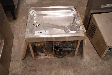 PLF5CM-100 Metal Wall Mount Water Fountain. 115 Volts, 1 Phase. (front room)