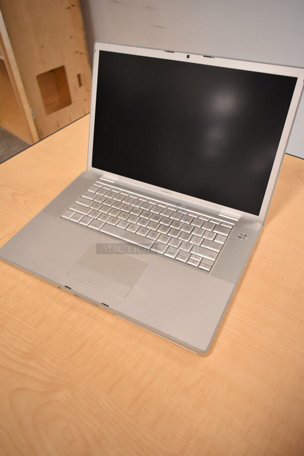 Apple MacBook Pro Laptop. (front room) - Image 2 of 6
