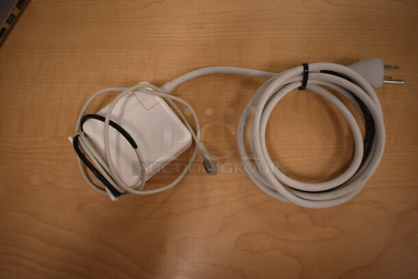 Apple MacBook Pro Laptop. (front room) - Image 4 of 6