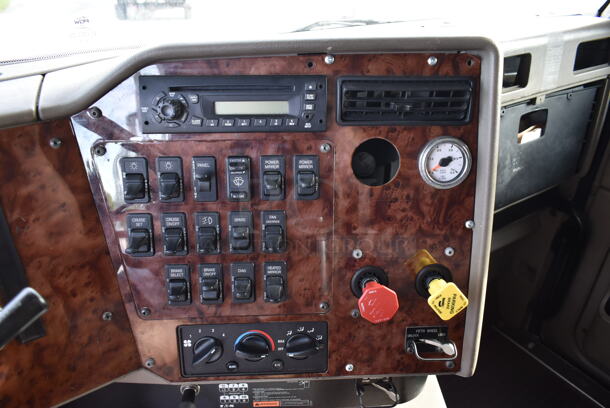 2007 International L9217 TK Truck Tractor Sleeper w/ Mattress. Odometer Reads 513,450. VIN 2HSCDAPN67C367925. Title In Hand. Comes w/ Key. Vehicle Runs and Drives! - Image 3 of 12