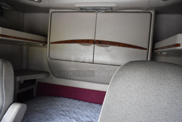 2007 International L9217 TK Truck Tractor Sleeper w/ Mattress. Odometer Reads 513,450. VIN 2HSCDAPN67C367925. Title In Hand. Comes w/ Key. Vehicle Runs and Drives! - Image 7 of 12