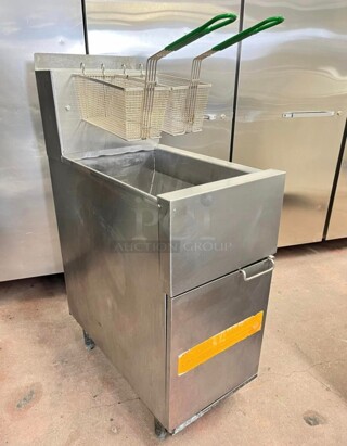 Late Model Frymaster ESG35T Gas Fryer - (1) 35 lb Vat, Floor Model, Natural Gas Working