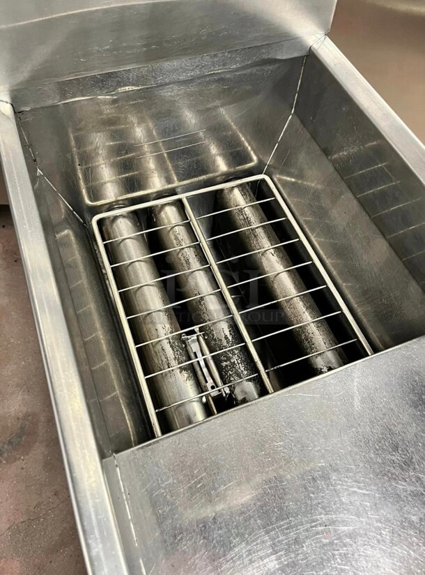 Late Model Frymaster ESG35T Gas Fryer - (1) 35 lb Vat, Floor Model, Natural Gas Working - Image 4 of 5