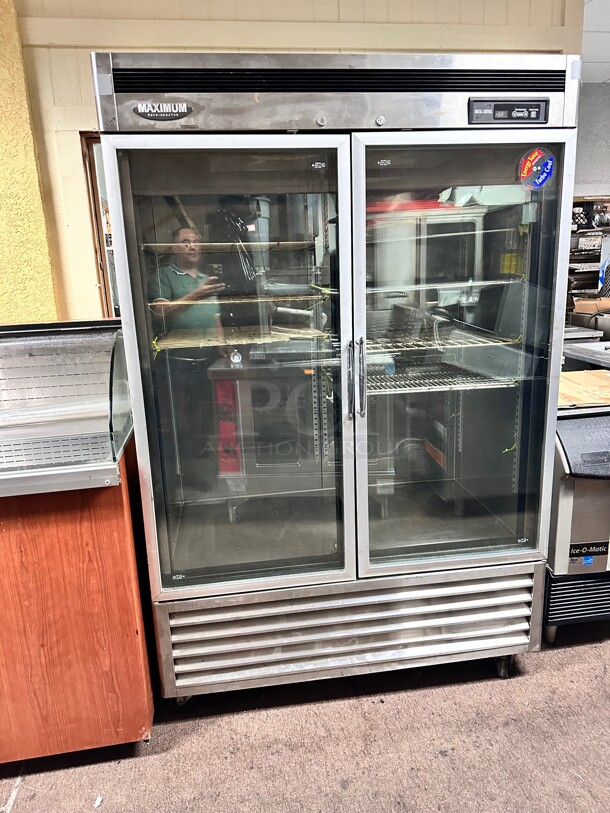 Excellent Condition Turbo Air MSR-49G-2 Two Glass Door Reach In Refrigerator 49 Cu. Ft. 115 Volt Working - Image 4 of 7