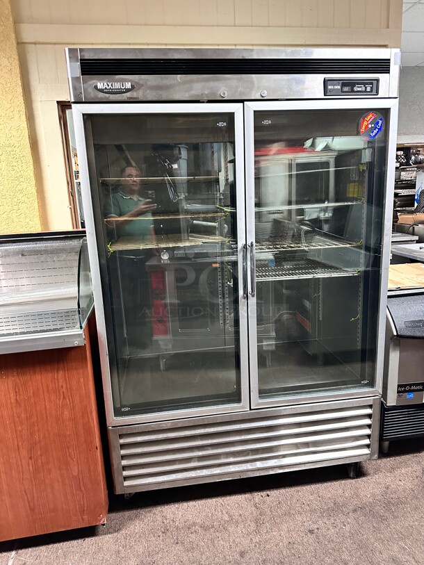 Excellent Condition Turbo Air MSR-49G-2 Two Glass Door Reach In Refrigerator 49 Cu. Ft. 115 Volt Working - Image 5 of 7