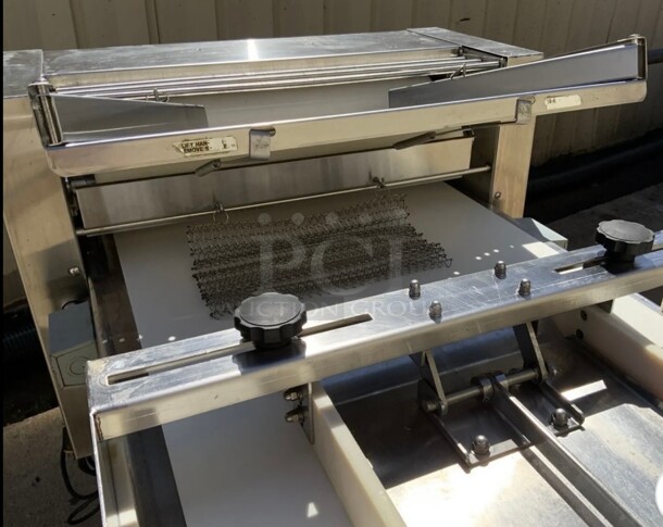 Excellent Condition LVO Dough sheeter roller moulder SM24 French bread 220 Volt Working - Image 6 of 6