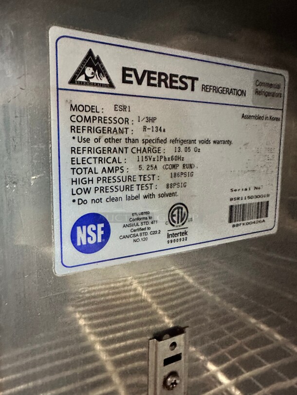 Excellent Condition Everest Refrigeration ESR1 29 inch One Section Reach In Refrigerator, 115v Working  - Image 2 of 7