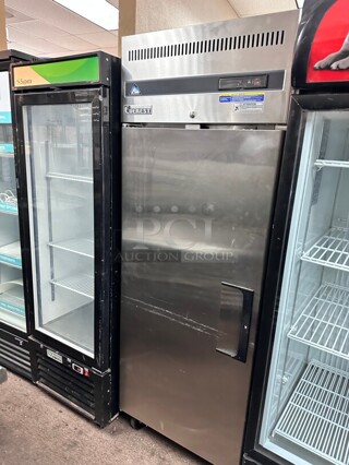 Excellent Condition Everest Refrigeration ESR1 29 inch One Section Reach In Refrigerator, 115v Working 