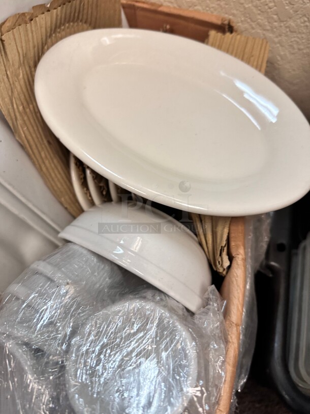 One Lot Of Assorted Serving Plate and Bowls - Image 2 of 7