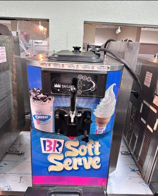 Excellent Condition Taylor C709-27 Counter top Soft Serve Ice Cream Machine 220 Volt 1 Phase Working