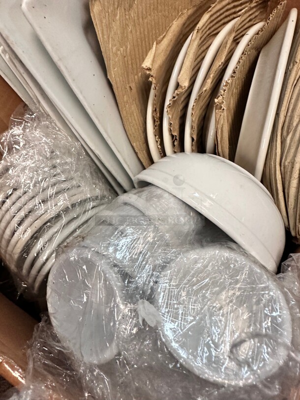One Lot Of Assorted Serving Plate and Bowls - Image 5 of 7