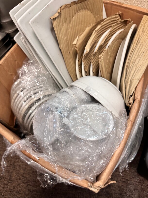 One Lot Of Assorted Serving Plate and Bowls - Image 6 of 7