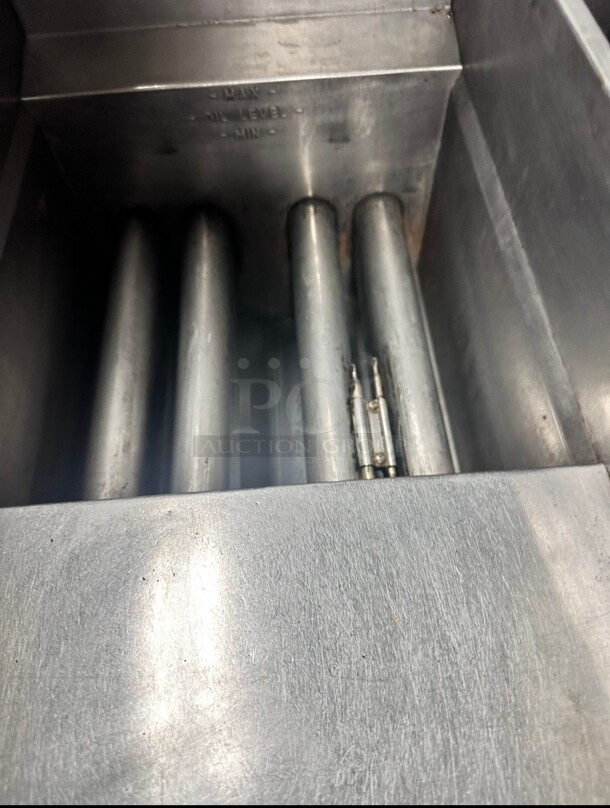 Pitco 35C+S_NAT Natural Gas 35-40 lb. Stainless Steel Floor Fryer - 90,000 BTU Working - Image 2 of 5