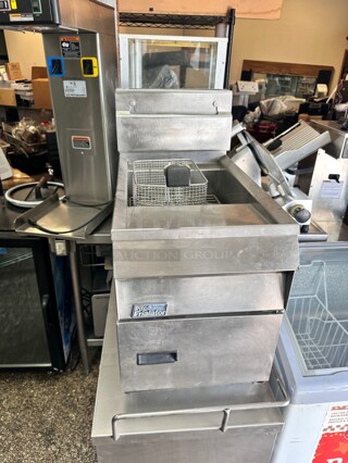 Fully Refurbished Pitco SGC Natural Gas 35 lb. Countertop Fryer with Millivolt Controls - 75,000 BTU Working