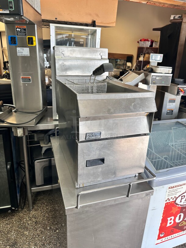 Fully Refurbished Pitco SGC Natural Gas 35 lb. Countertop Fryer with Millivolt Controls - 75,000 BTU Working - Image 3 of 9