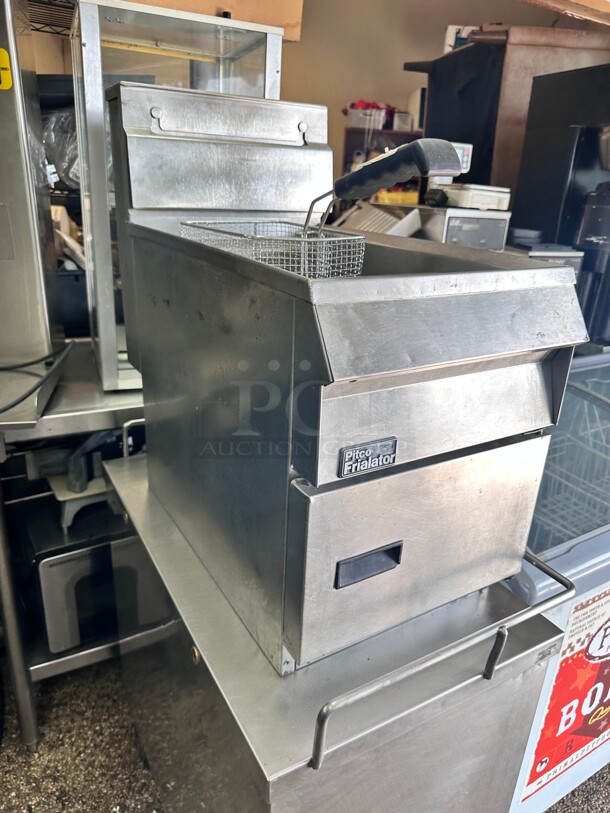 Fully Refurbished Pitco SGC Natural Gas 35 lb. Countertop Fryer with Millivolt Controls - 75,000 BTU Working - Image 4 of 9