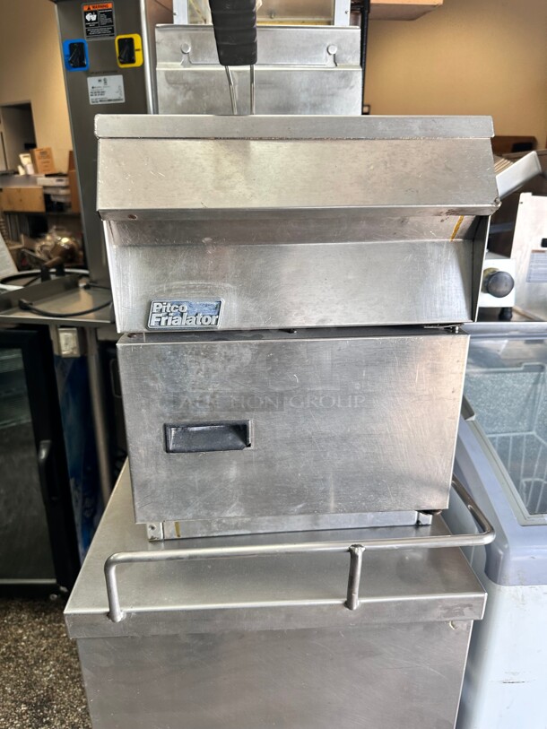 Fully Refurbished Pitco SGC Natural Gas 35 lb. Countertop Fryer with Millivolt Controls - 75,000 BTU Working - Image 5 of 9