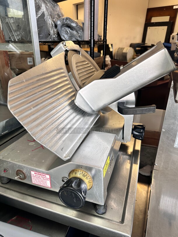 Berkel B12-SLC 12 inch Medium-Duty Gravity Feed Manual Meat Slicer - 1/2 hp Working - Image 3 of 10