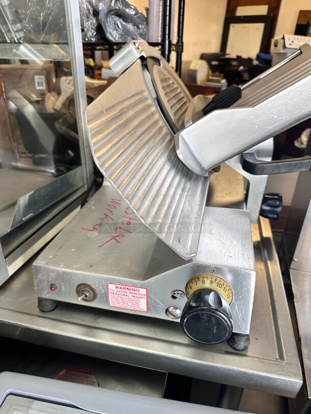 Berkel B12-SLC 12 inch Medium-Duty Gravity Feed Manual Meat Slicer - 1/2 hp Working - Image 4 of 10