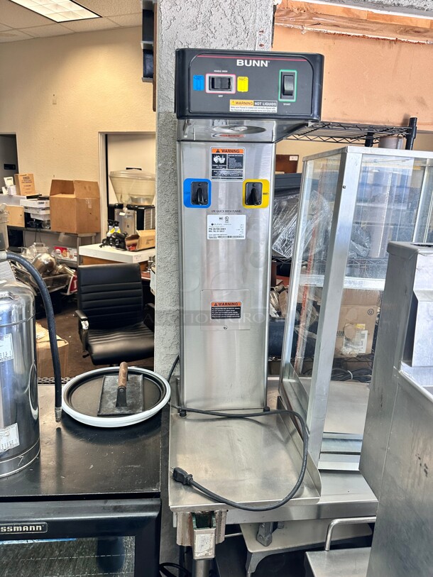 Excellent Condition Bunn 36700.0301 TB6Q Quick Brew Twin 3 Gallon Iced Tea Brewer - 120V Working - Image 2 of 8