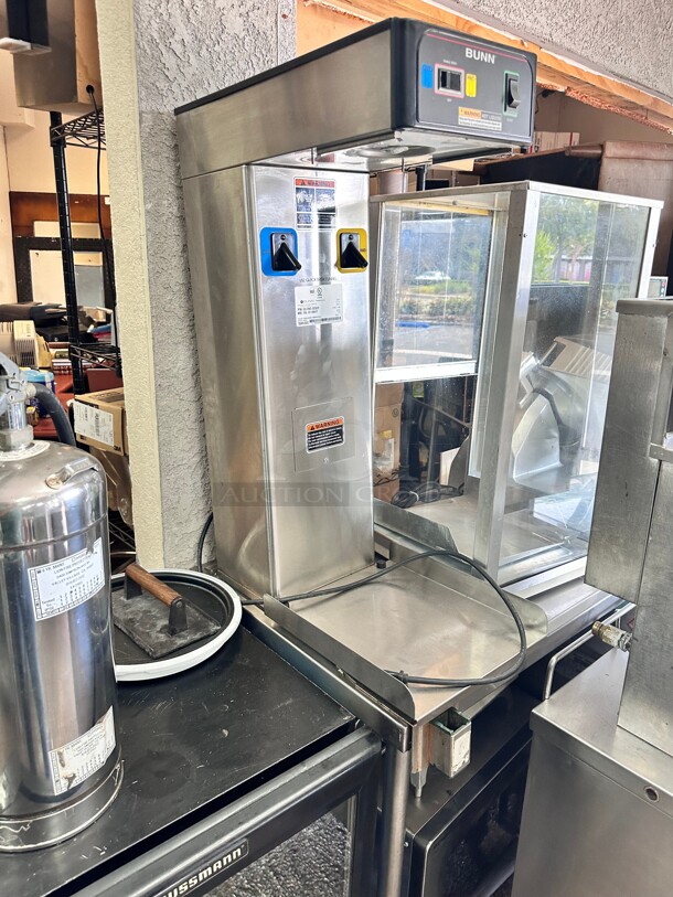 Excellent Condition Bunn 36700.0301 TB6Q Quick Brew Twin 3 Gallon Iced Tea Brewer - 120V Working - Image 4 of 8