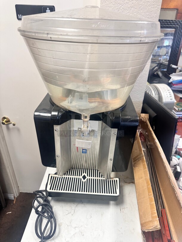 Cornelius Jet Spray Cold Beverage Dispenser, 8 Gallon Capacity 115 Volt Working - Image 7 of 8