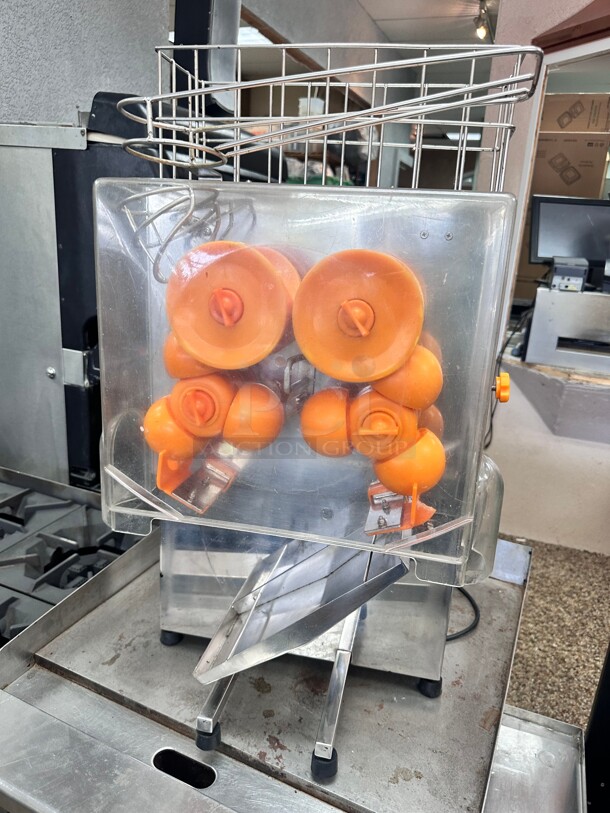 Commercial Automatic Orange Juicer 115 Volt Working - Image 2 of 6
