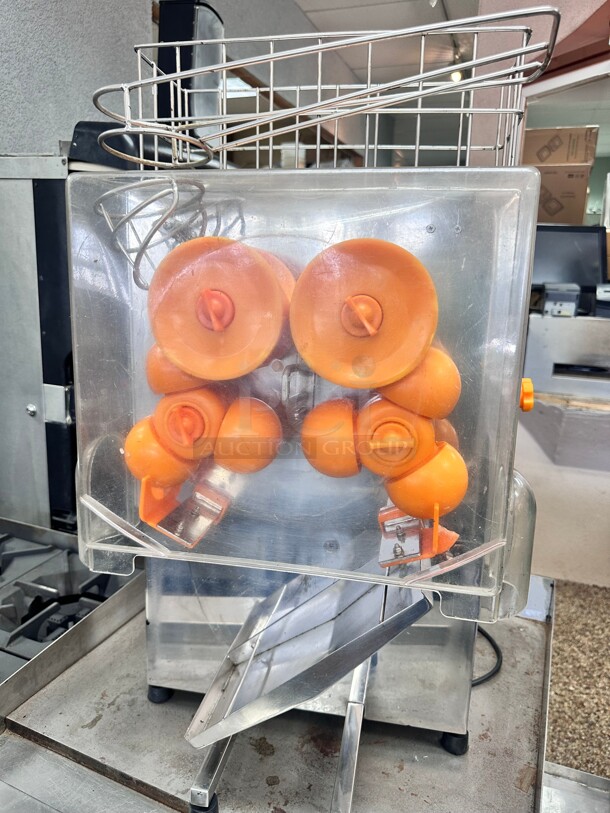 Commercial Automatic Orange Juicer 115 Volt Working - Image 3 of 6