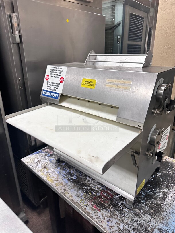Excellent Condition Somerset CDR-1550 15 inch Countertop Two Stage Front-Operated Dough Sheeter - 120V, 1/2 hp Working - Image 3 of 7