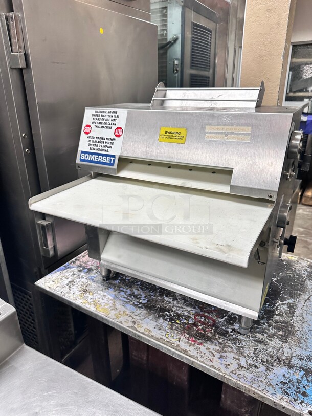 Excellent Condition Somerset CDR-1550 15 inch Countertop Two Stage Front-Operated Dough Sheeter - 120V, 1/2 hp Working - Image 4 of 7