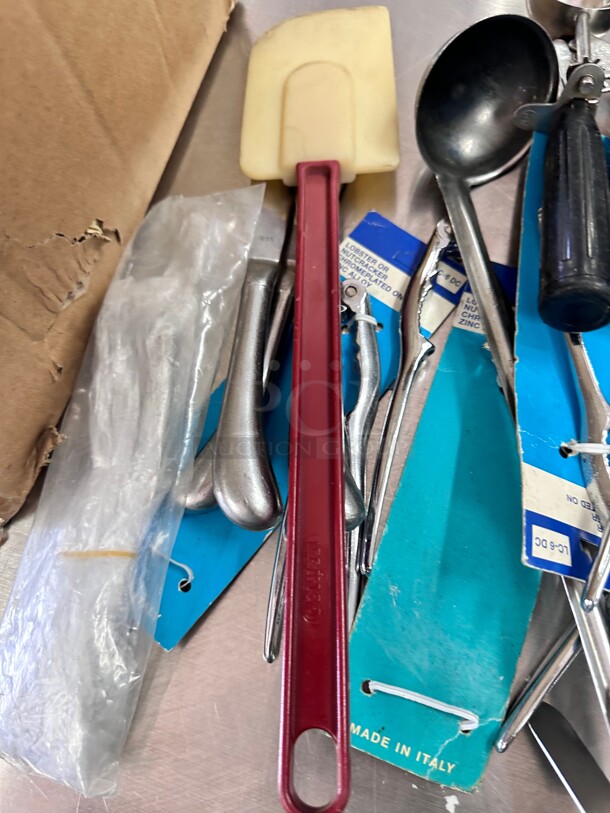 One Lot Of Misc Kitchen Items 
Ice Cream Scooper Table Holders Can Opener etc - Image 5 of 11